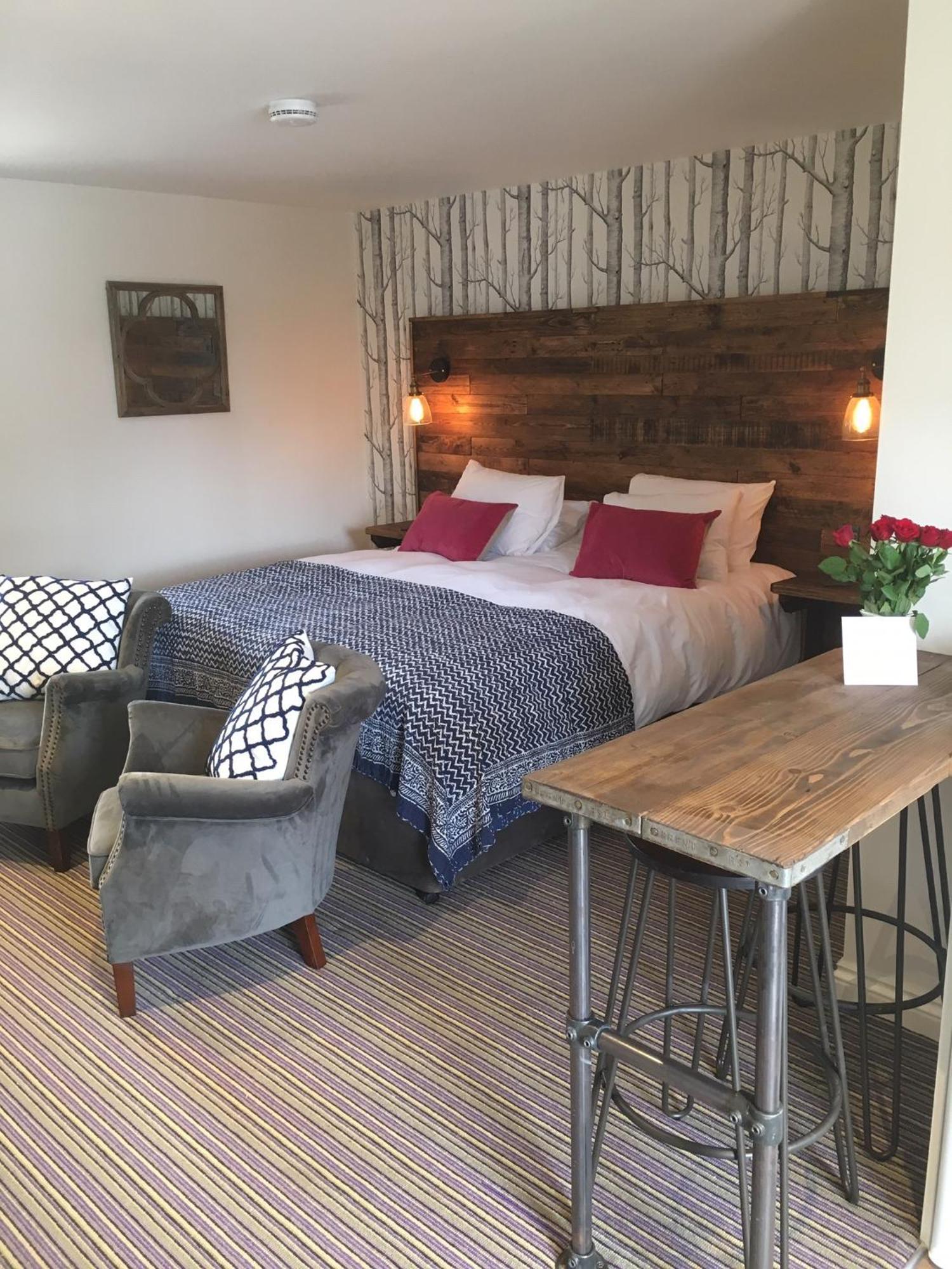 The Crown, Lodge